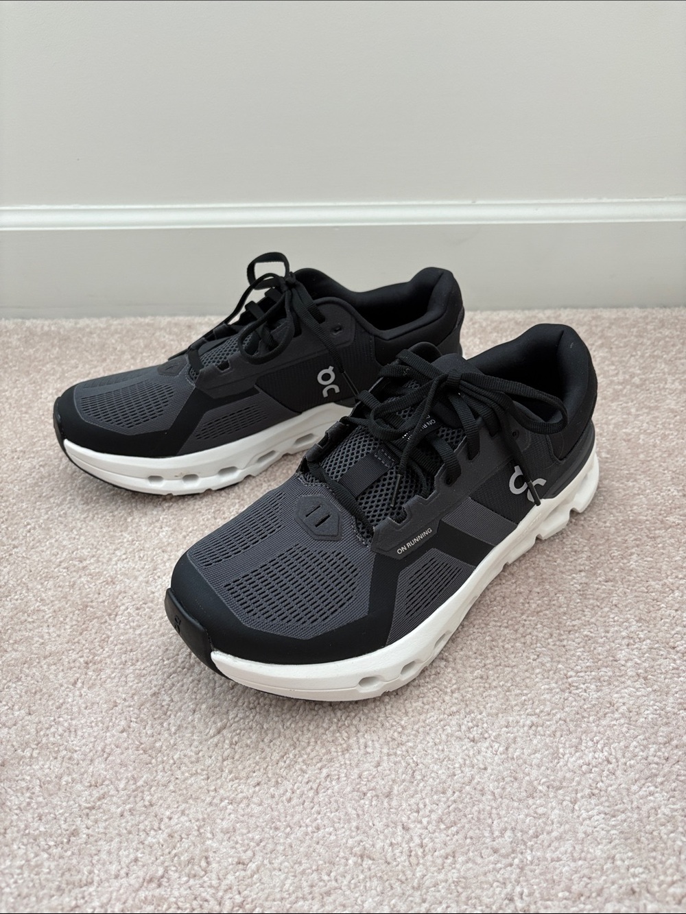 On Cloud Men's Running Shoes in Black and Gray